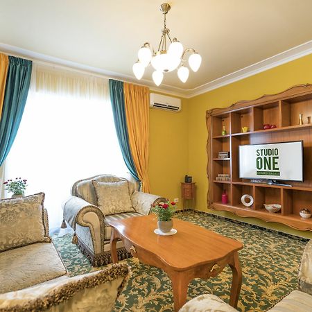 Studio One Accommodation Suites Bukares Bagian luar foto